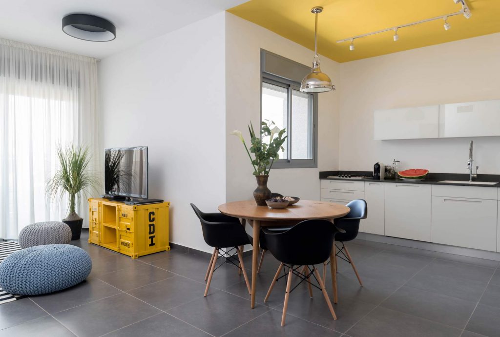 על שימוש בצבע לחידוש רהיטים